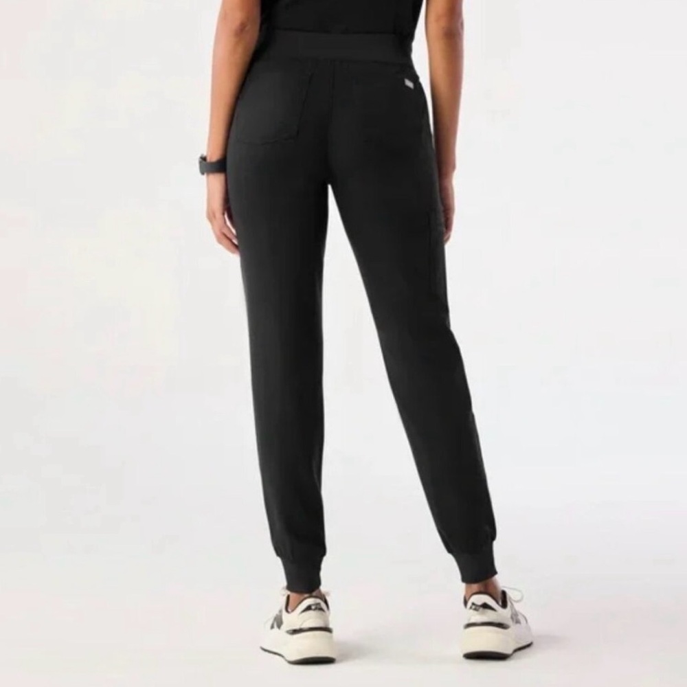 Figs Black Zamora Jogger Scrub Pants Size Medium Petite - Picture 2 of 9
